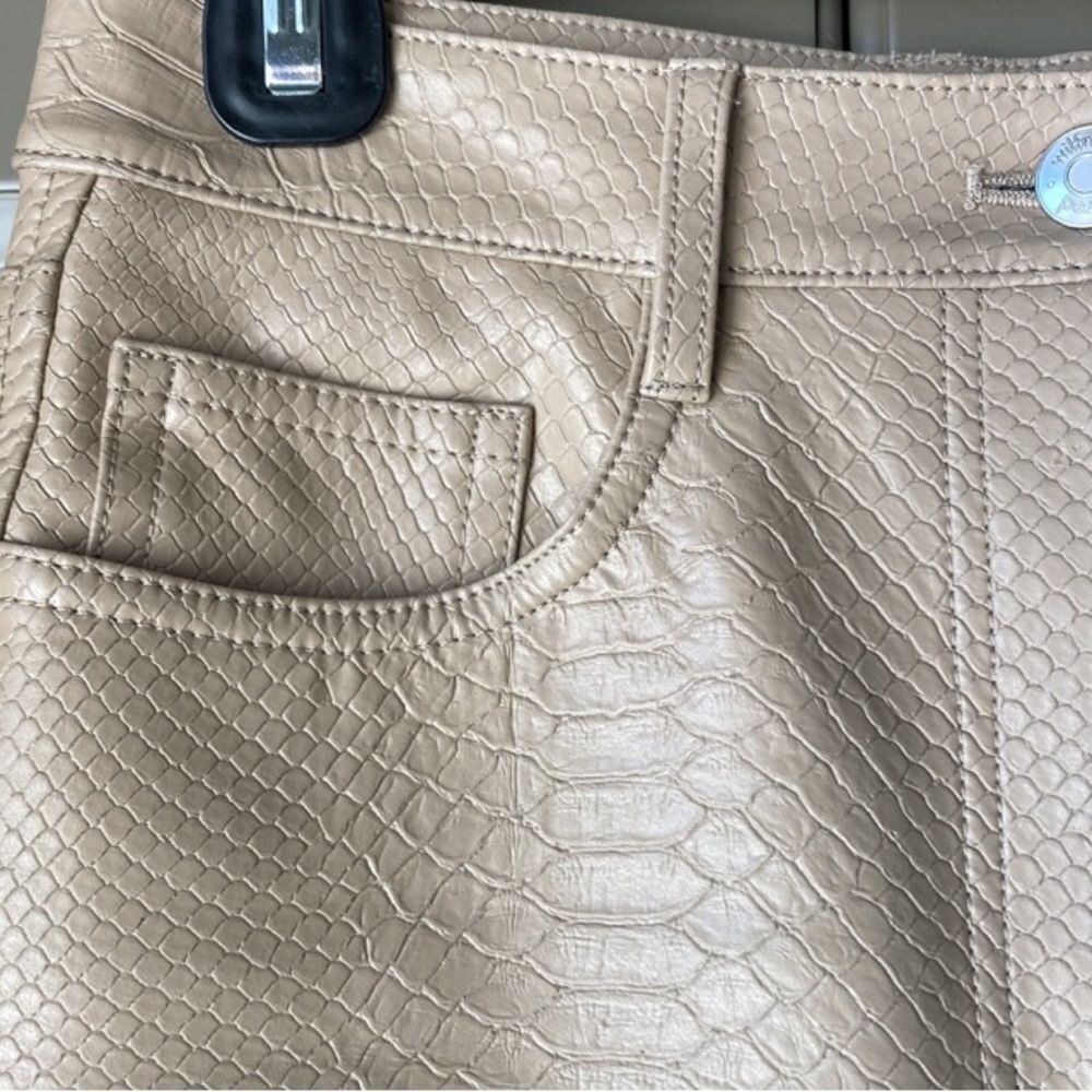 Wilfred snakeskin Melina sandstone bluff 4 28”